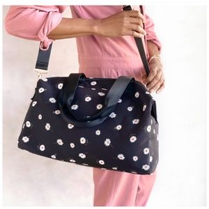 NWT alice + olivia Daisy Print Duffel Bag